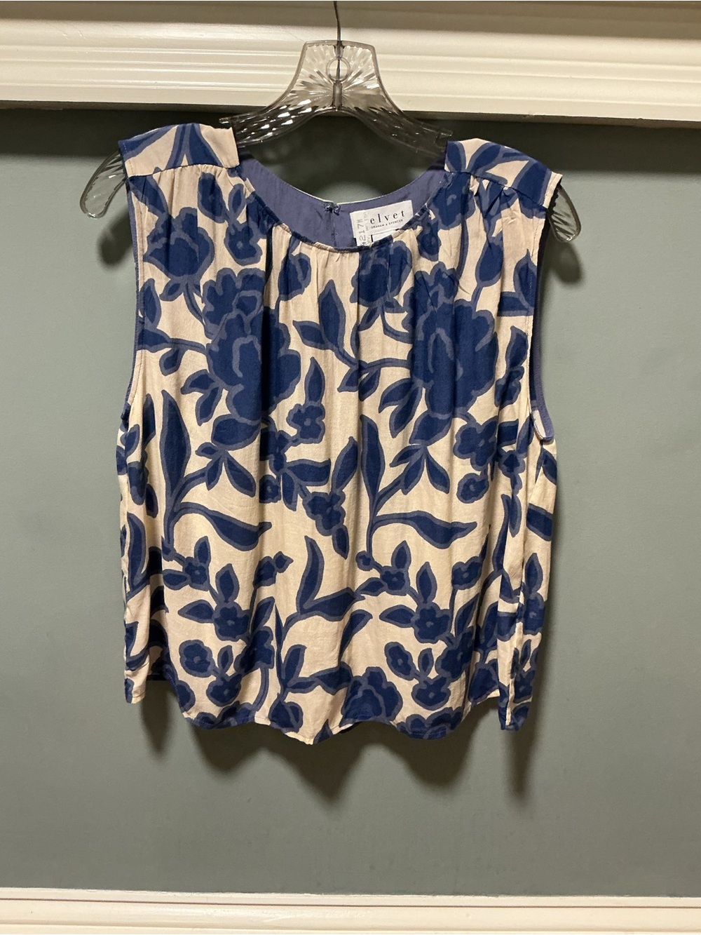 Velvet by Graham & Spencer Cream and Blue Floral Sleeveless Top, Medium